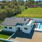 Mila Zartinj Ferienhaus *