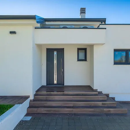 Mila Zartinj Ferienhaus *