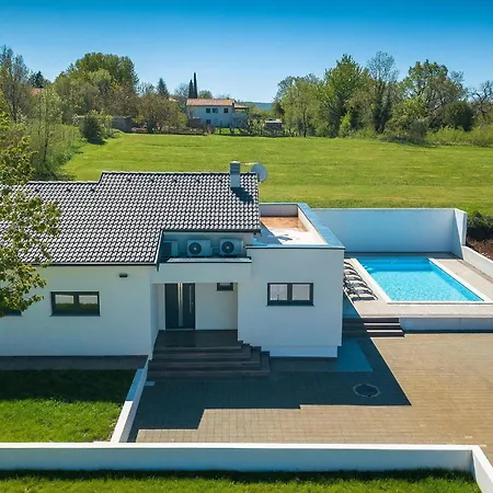 Mila Zartinj Ferienhaus *