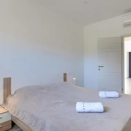 Mila Zartinj Casa de Férias