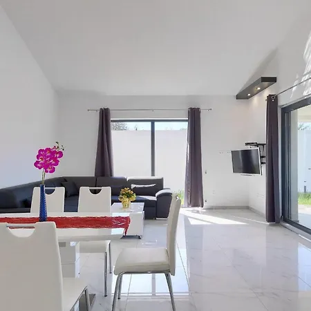 Casa de Férias Mila Zartinj *